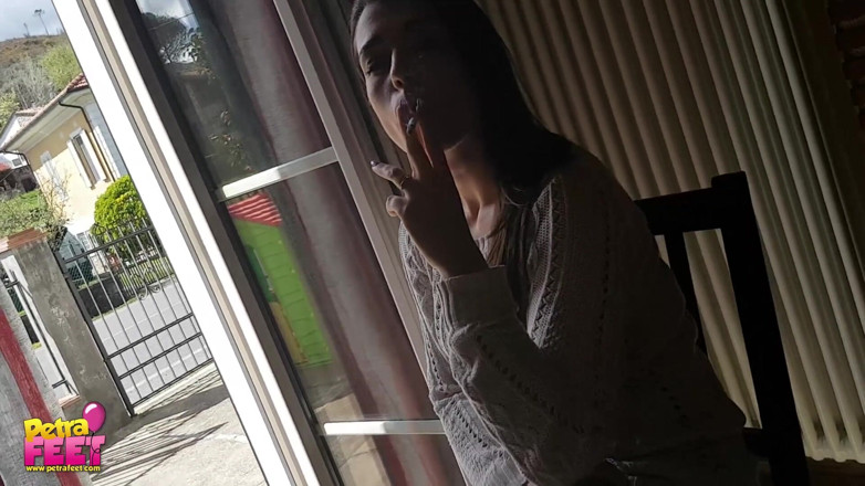 Smokin Fetish: Gorgeous brunette teasing everyone with her smoking