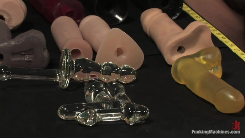 Fucking Machines by Kink: 操机器直播奖金更新