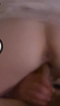 Eindelijk alleen met papa!! Wees alsjeblieft zachtaardig en creampie me!!