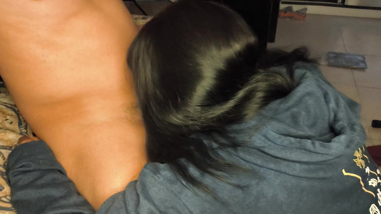 Moo DBOXXX: Moje tchyně miluje sát mého ptáka celý den, chodí mě...