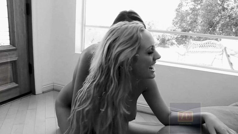 Zona Divas NET: Klasik Brett dan Celeste – Kolam Seks Lesbian