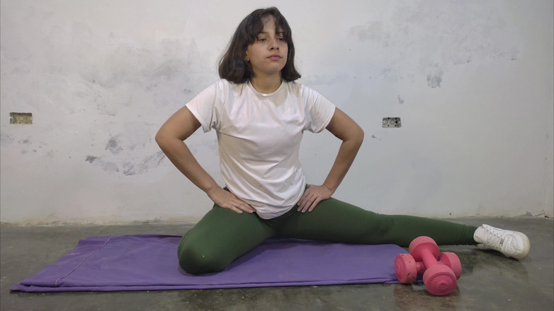 SugarPose: Teen Latinh cởi đồ và khỏa thân tập thể dục