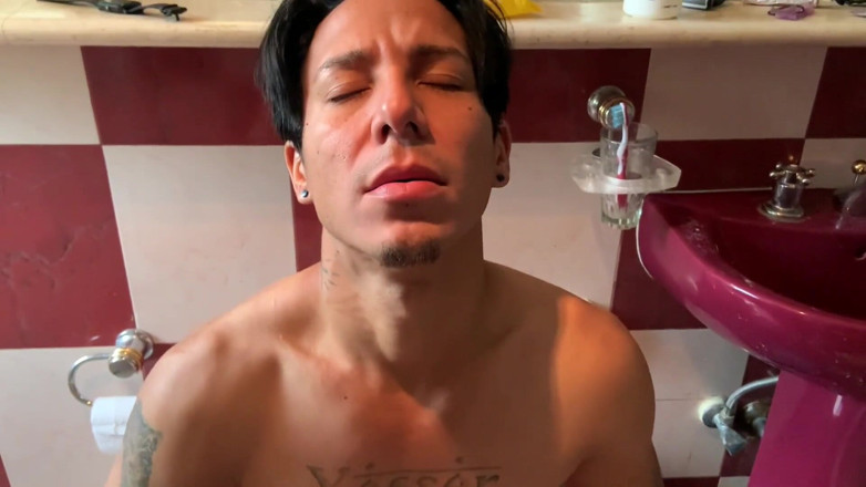 Ridley Dovarez | Gaysight: Baram dan zakar besarnya memberikan awak handjob
