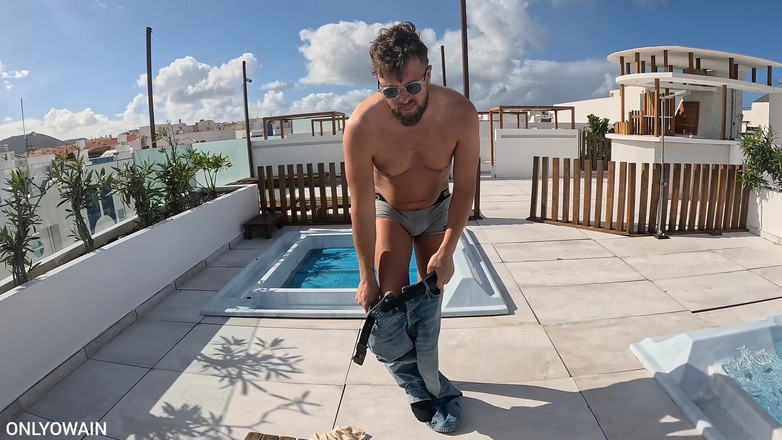 Onlyowain: Siusiu desperacja w wannie z hydromasażem