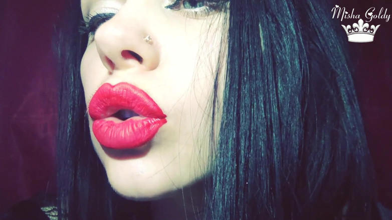 Goddess Misha Goldy: Rose lipstick is your weak spot
