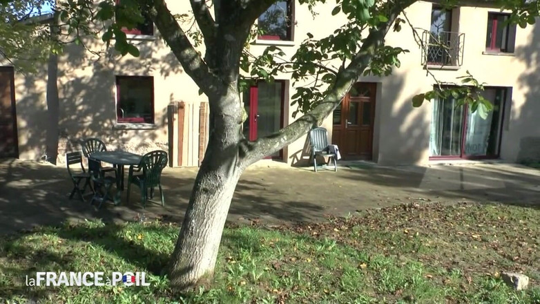 Papy Viewer: nastoletnia dziwka dostaje jej tyłek walił i kremował na zewnątrz