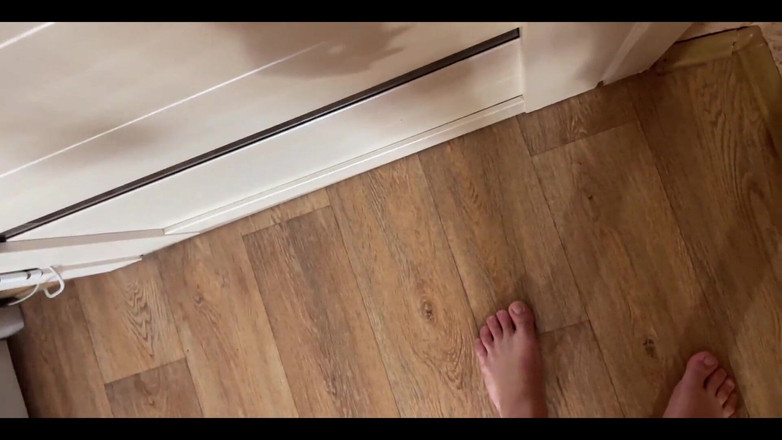 Lux Eva: Üvey kız kardeşimi mastürbasyon yaparken yakaladım ve onu siktim, içine...