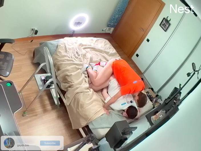 GayDuplo: ट्विंक धोखा देते हुए पकड़ा गया - पीसने वाले से गोल-मटोल नीचे चोदना