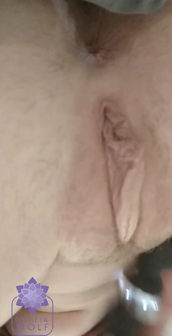 Dahlia Wolf: Snap chat slut Dahlia Wolf fingers pussy
