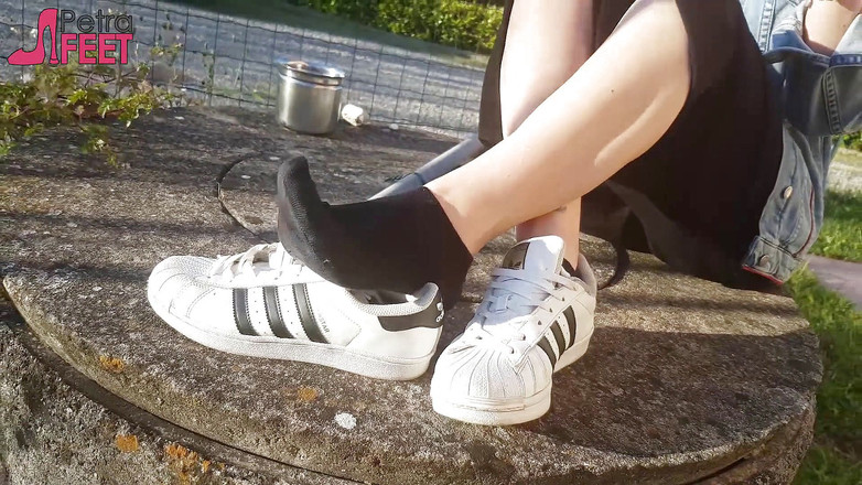 Smokin Fetish: Petra kouří své ciggarete venku