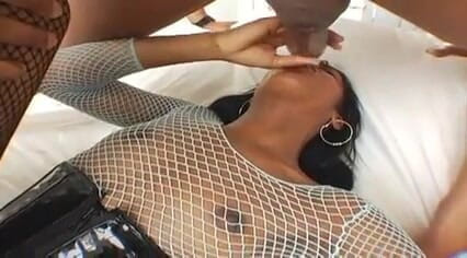 Deep Fuckers: Black babe takes two huge cocks during DP