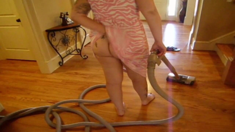 Sexy Amateurz: Vacuuming In a dress
