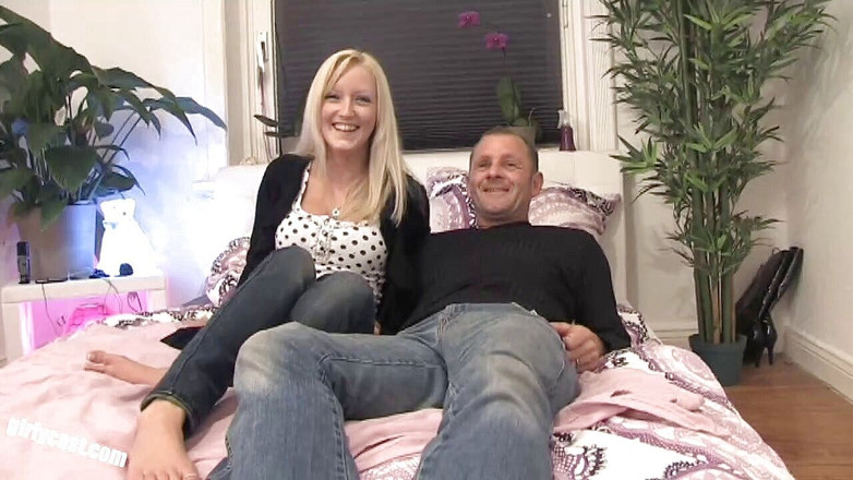 Girlycast: Белла блондинка - перший раз хардкорний фільм