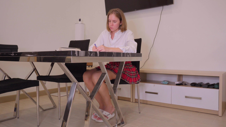 Vanilla studio: Zvyk. Vysokoškolačka 18+ čůrací zoufalství