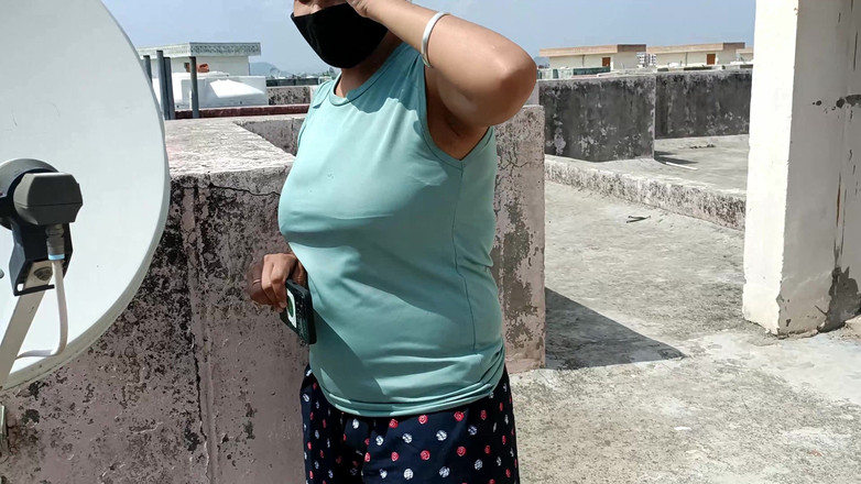 Yourdidipriya: Bhabhi zerżnięta na dachu podczas naprawiania anteny TV