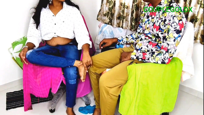 Sexy Komal: Saw Komal berkongkek dengan seorang awek yang telah datang untuk...