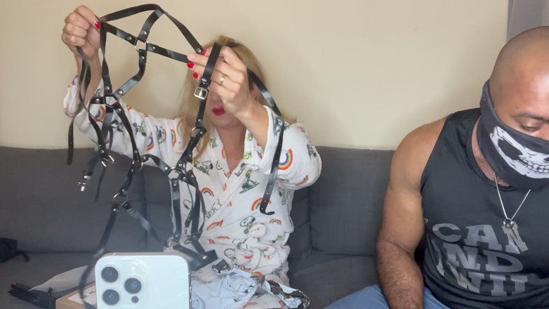 Wesley Bull: 拆箱礼物：贞操笼，巨大的肛塞等等