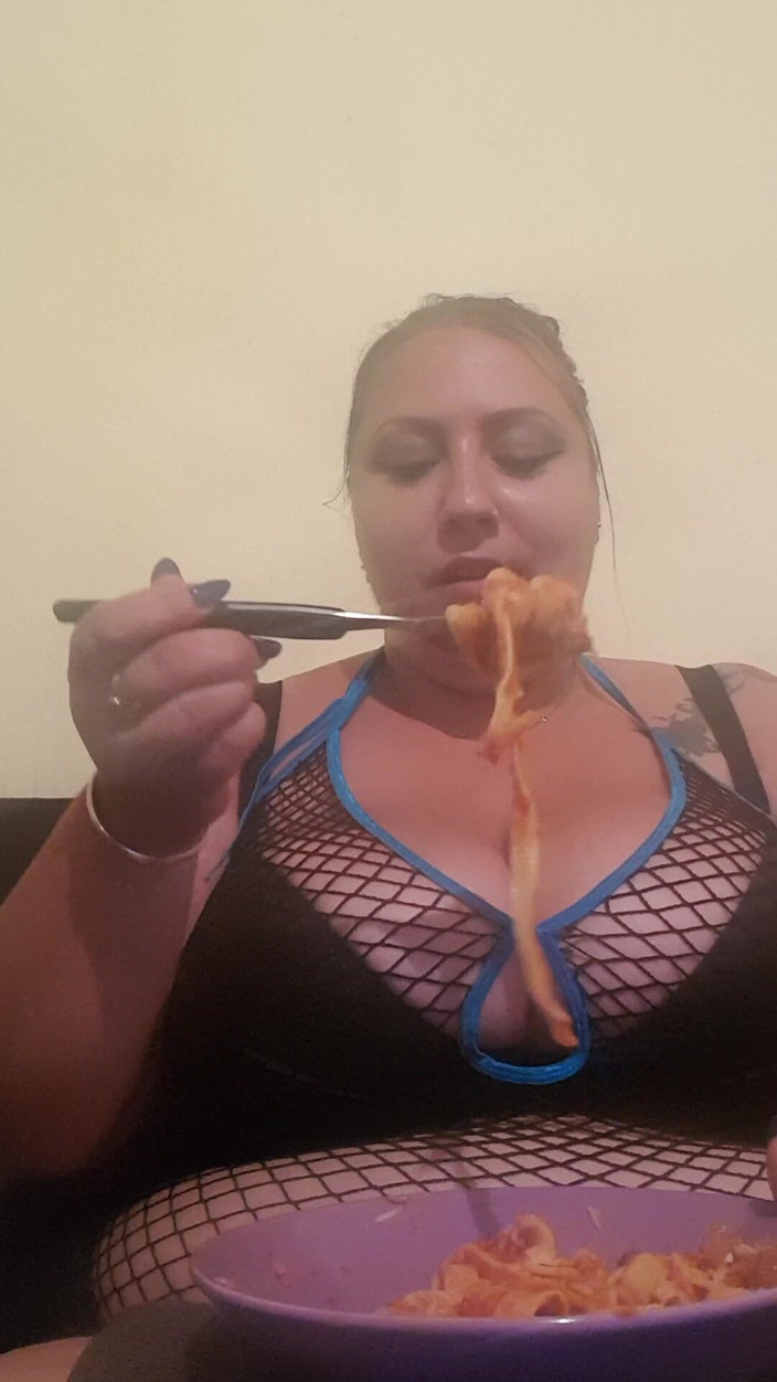 LoraBbw: Umplându-mi sinele cu Paste / feedee