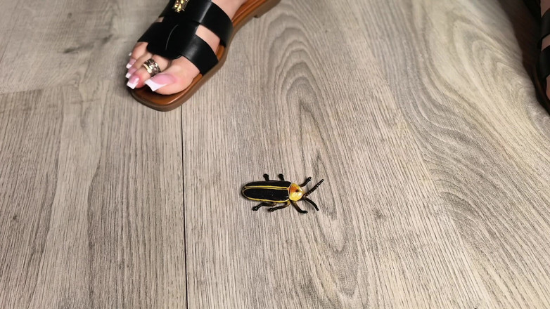 Goddess Lena: Охотник на жуки