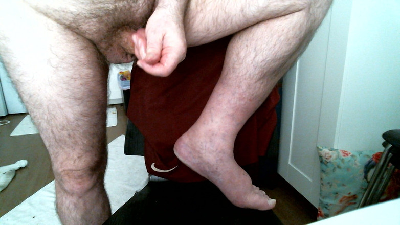 Coach Karl dude lodge: L'allenatore carl si masturba sul suo piede sinistro taglia 13