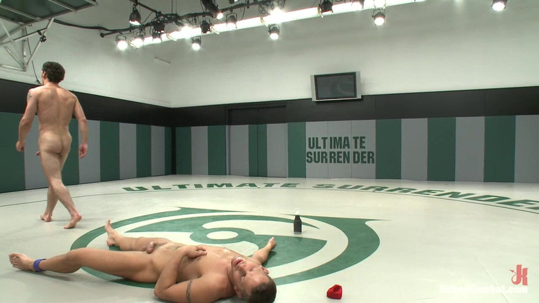 Naked Kombat: Діджей проти Шейна Фроста