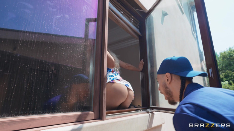BRAZZERS: Brazzers - Kayley Gunner menghisap dua batang dalam MMF bertiga