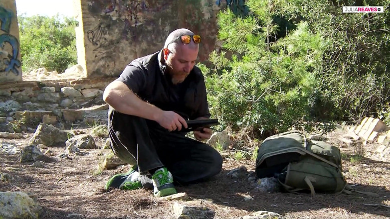 Cum Date Me: Couple fucks in an abandoned courtyard