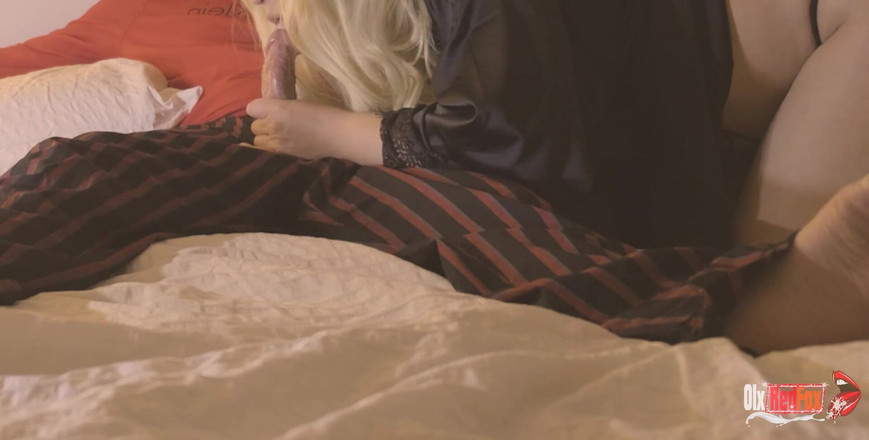 OlxRedFox: Chupa enteado no sofá