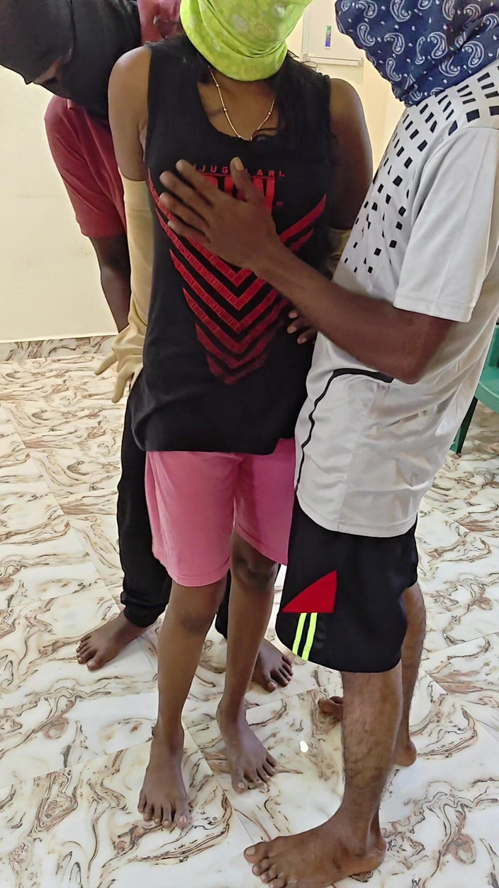 Thesana: Allenatore di boxe e studente scopano la matrigna e la...