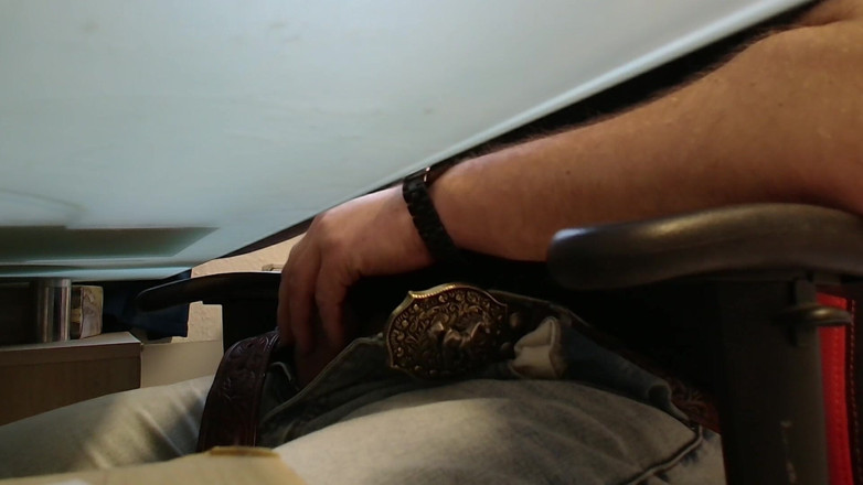 Alex Butt: Chefe pegou colega de trabalho masturbando na cam!