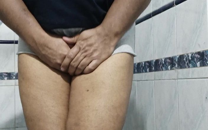 Sissyboy for Girlz: Young Boy in Short Shorts Peeing