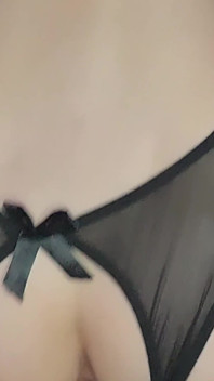 Hot Babe Orgasms Hard From Using a Vibrator the First Time!