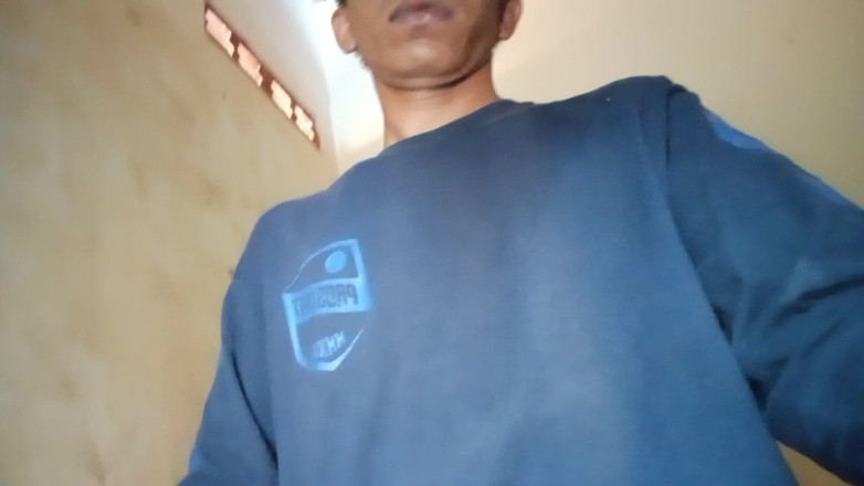 Zirul Uwu: Трахни власний член у кімнаті, повній фантазії