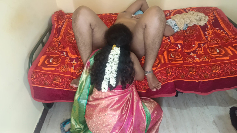 Pushpa studio: Ama de casa lesbiana lamiendo coño