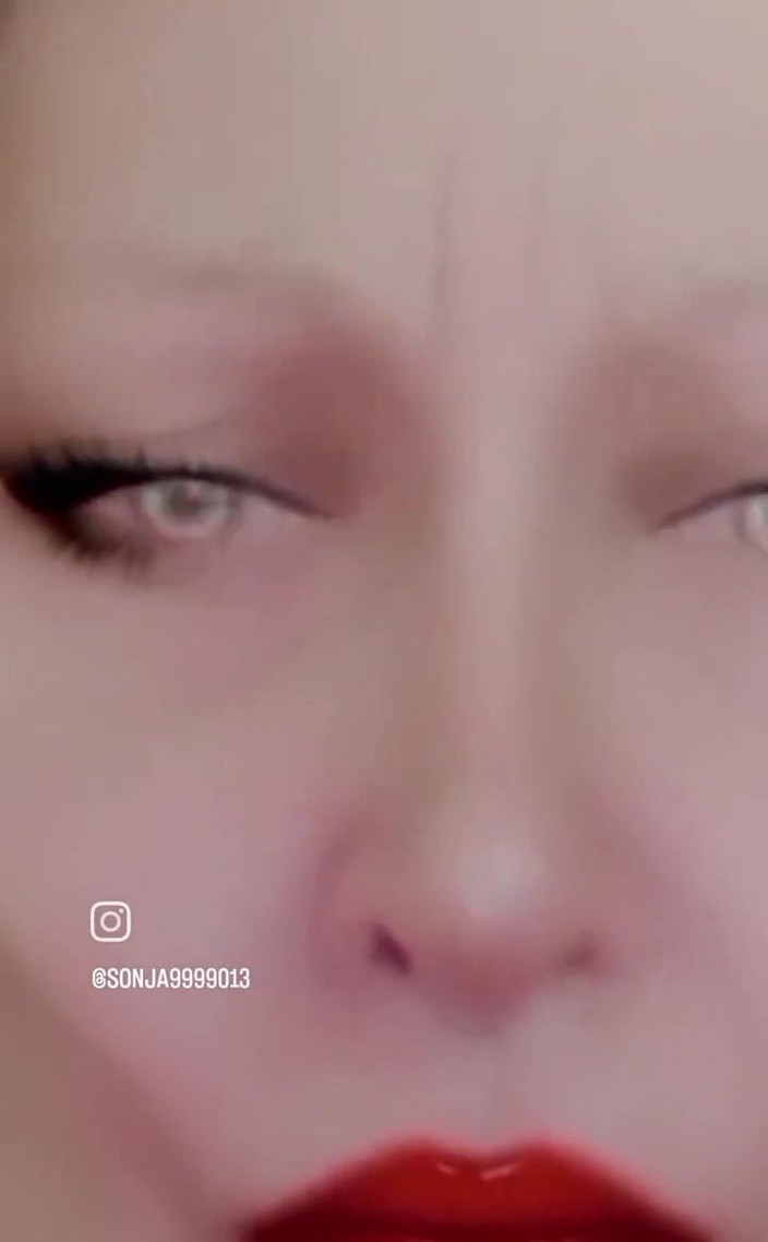 Dominatrix Redsonyja: 对于所有XXX必须在销毁2个Instagram帐户后在罐子里发送小费。第2部分