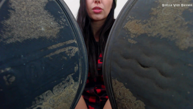 Stella Von Savage: Dirty Boot Lízání - Muddy Lumberjack