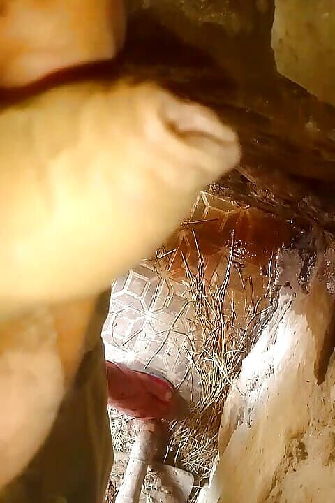 Gangbang straight: Il ragazzo fa pipì in bagno