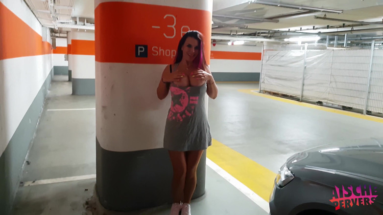 Aische Pervers: Pisse dans la bouche