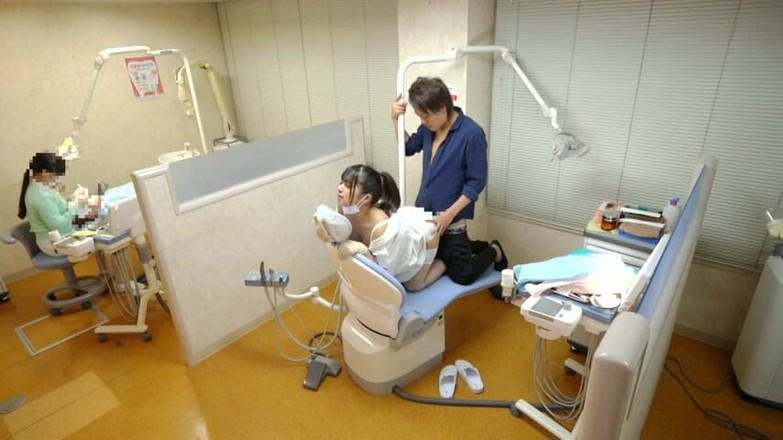 CherryBONBON: Doktor Gigi yang terus mengunci mata dengan saya