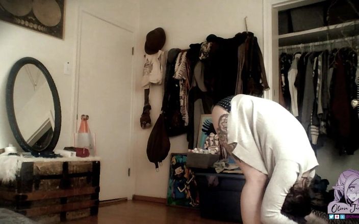 Olivia Jarden: Dòng chảy yoga khỏa thân ngớ ngẩn