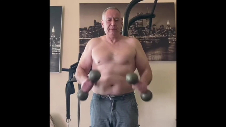 Alex Art: Lelaki kuat melancap selepas latihan