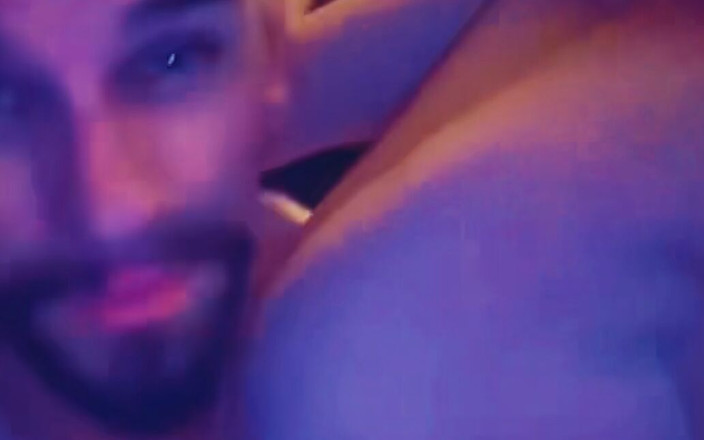 Mia 69: 摇滚是世界骑乘他的鸡巴