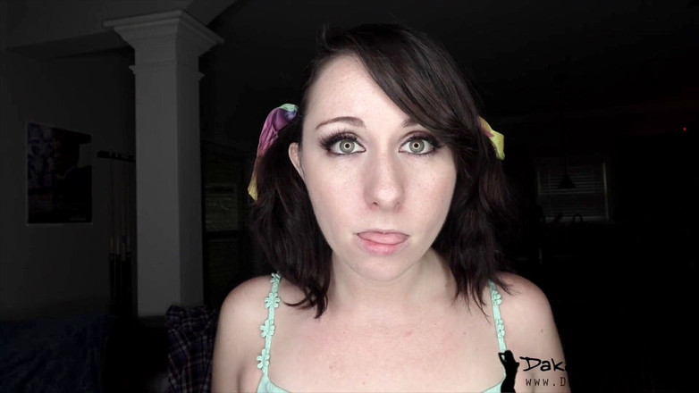 Dakota Charms: Paní Zvědavá