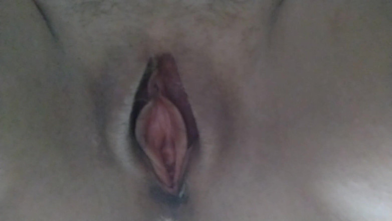 Pussy For Sperm: 私の継父が隣の部屋にいる間、私の猫で遊ぶ