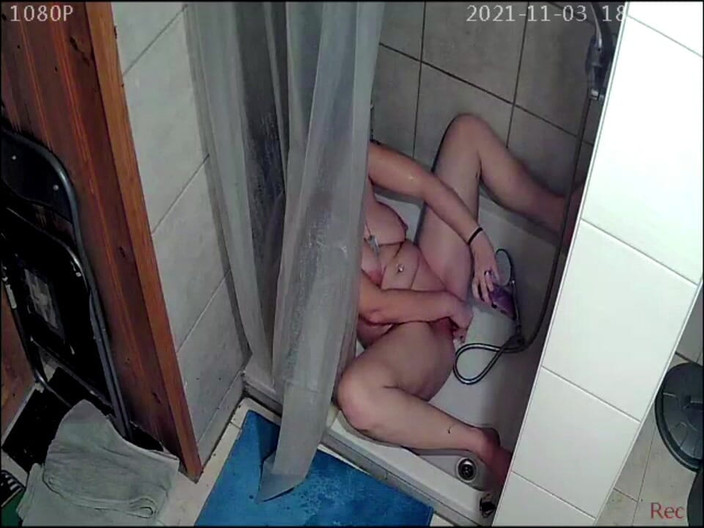 KittieNoOne: Kamera prysznicowa pokazuje mi bawić się