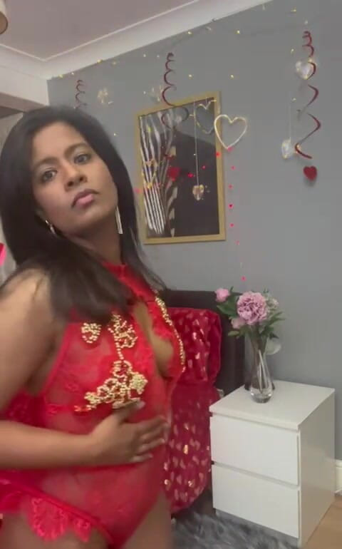 Melarose: वेलेंटाइन डे पर वापस फेंको ??