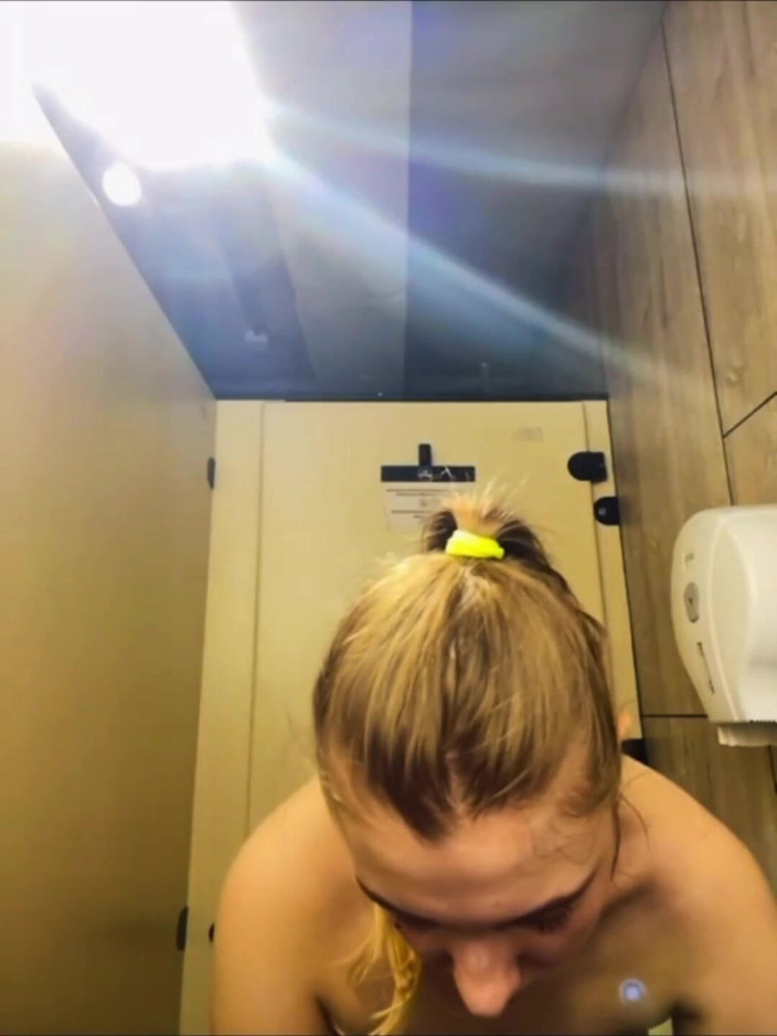 JuiceLussie: Cele mai bune momente fierbinți. Futai în public, înecare, penetrare dublă anală