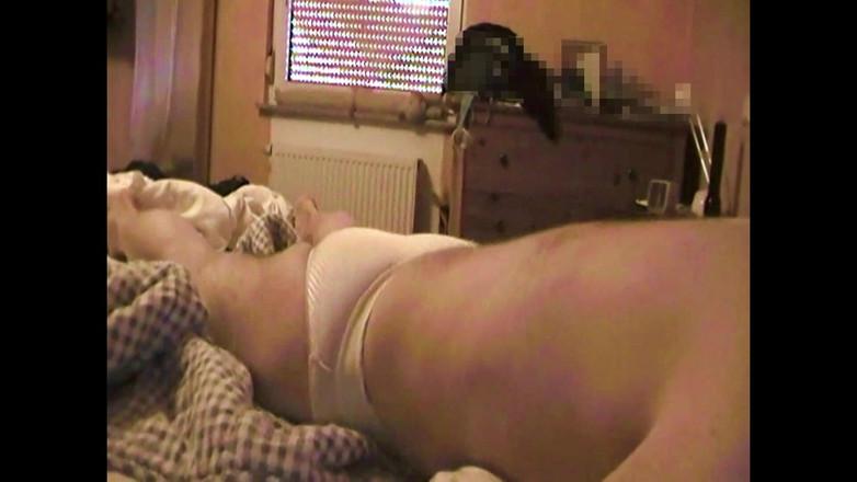 Mark Hannes: în chiloți albi de la soacră