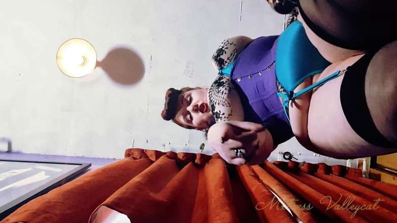 Mxtress Valleycat: BBW Giantess Domination
