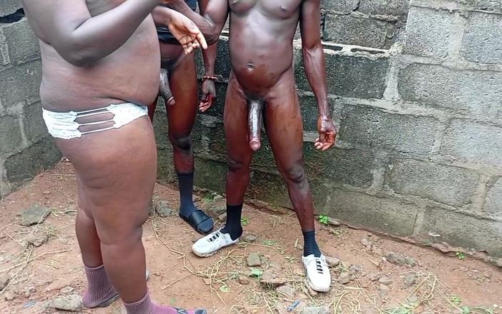 Sexydaddy: Dua lelaki sedap mengongkek bahagian bawah montel di bangunan yang...